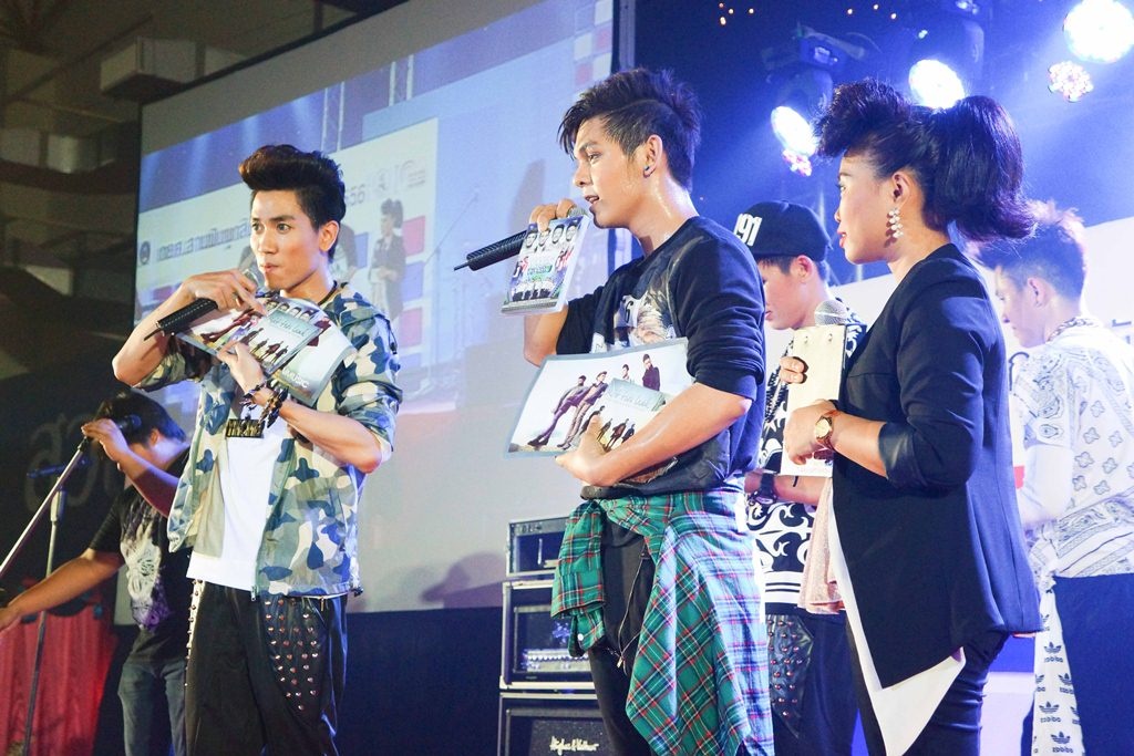 V.Music dot nong san khau Thai Lan hinh anh