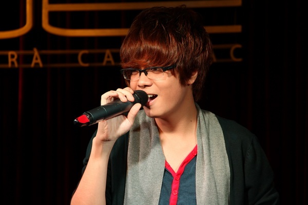 Bui Anh Tuan tro lai san khau sau 'bao' scandal hinh anh