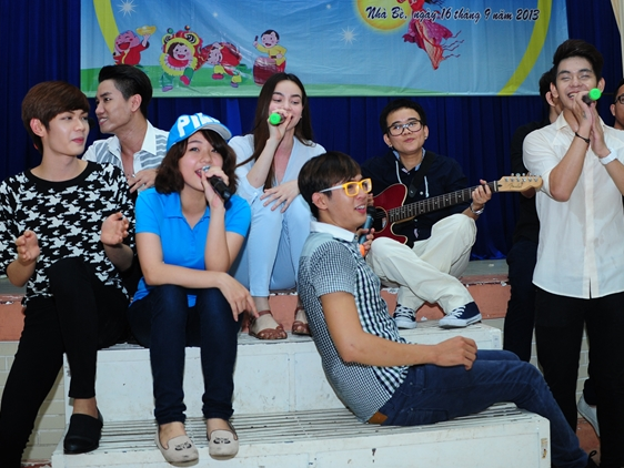 Ho Ngoc Ha ngau hung hat lien khuc thieu nhi hinh anh