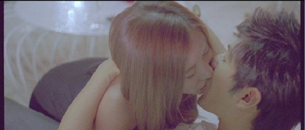 Lo canh nong cua Huynh Hieu Minh va 'nguoi dep ngan can' hinh anh