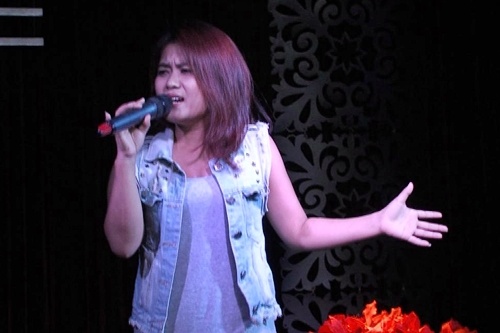 Quoc Trung nghiem khac voi hoc tro cung hinh anh