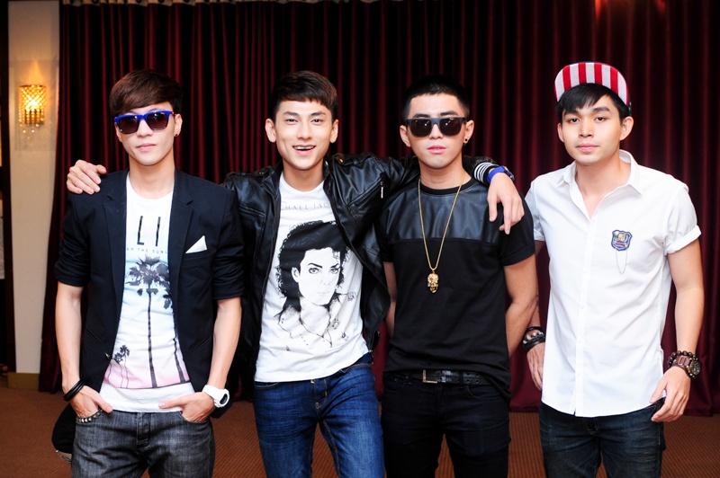 Nhom 365 cong khai... tat xau cua nhau hinh anh