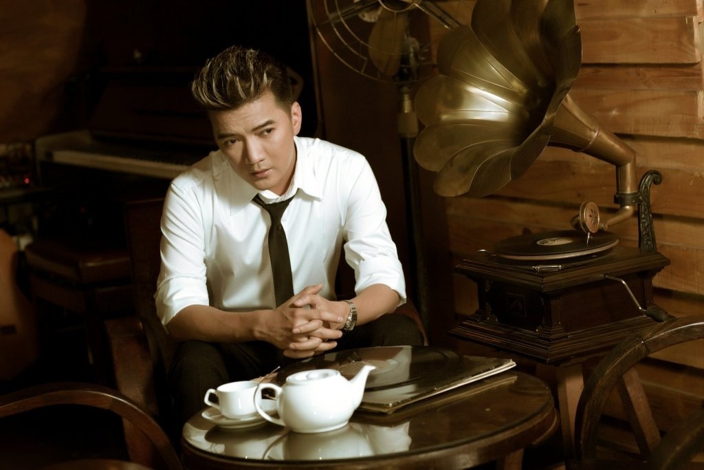 Mr Dam moi Vu Ha hat trong show mung sinh nhat tuoi 42 hinh anh