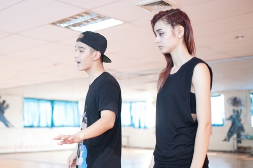 Cuong Seven ket doi voi tro cu Ngo Thanh Van hinh anh