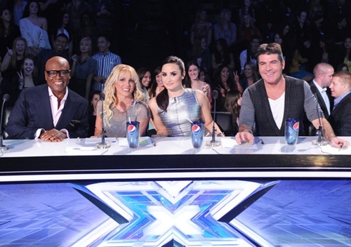 X-Factor Viet hua hen dan giam khao 'khung' hinh anh