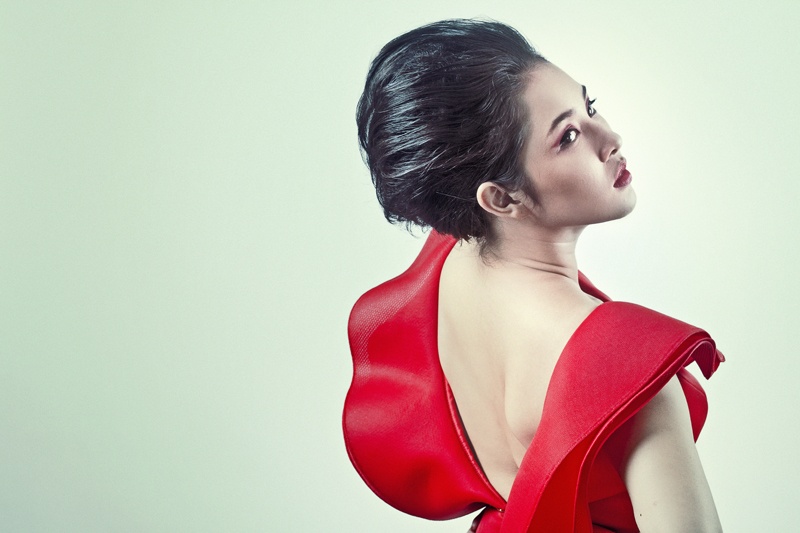 Hot girl Vietnam Idol 2012 khoe vai tran quyen ru hinh anh