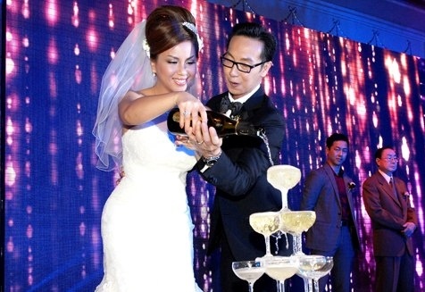 Minh Tuyet: 'Chong khong ngai toi an mac sexy tren san khau' hinh anh