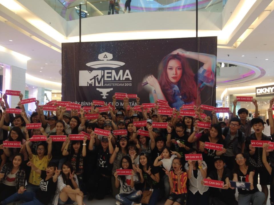 200 fan My Tam nhay flashmob tang than tuong hinh anh