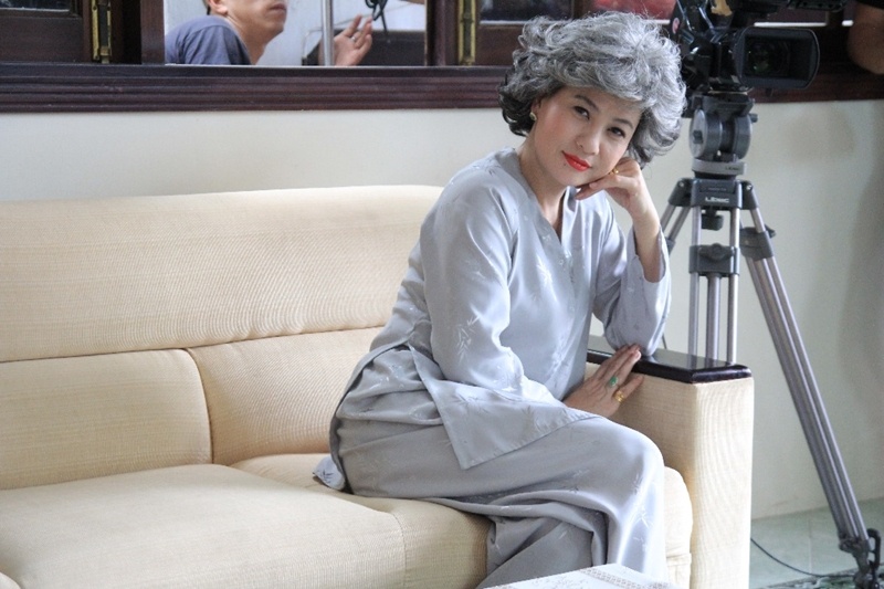 Cat Phuong lam ba lao xi tin hinh anh