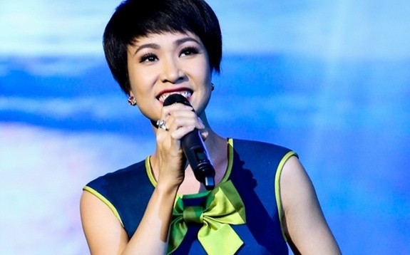 Uyen Linh tap trung lam show sau on ao voi Cao Thai Son hinh anh