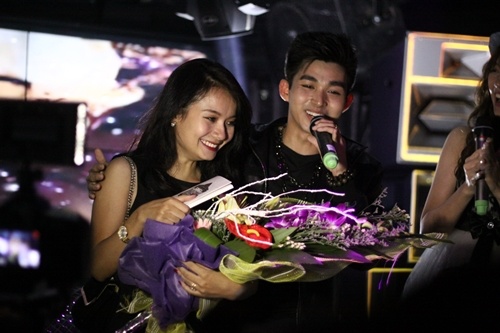 365 bat tay 'bo roi' fan nu hinh anh