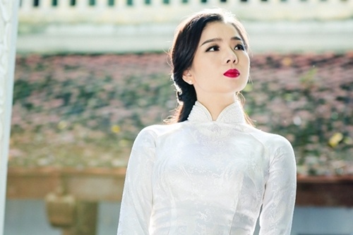 Le Quyen lang man giua troi thu Ha Noi hinh anh