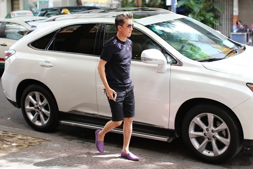 Dam Vinh Hung 'sanh dieu hang hieu' di tap nhac hinh anh