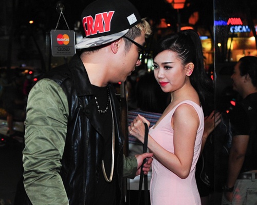 Yanbi dan tinh moi VJ quyen ru di bar hinh anh