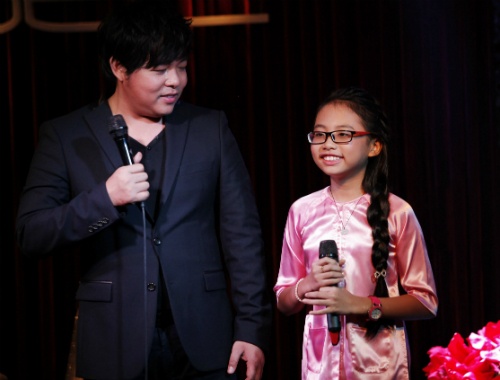 Quang Le cam mic tram trieu ve tang Phuong My Chi hinh anh