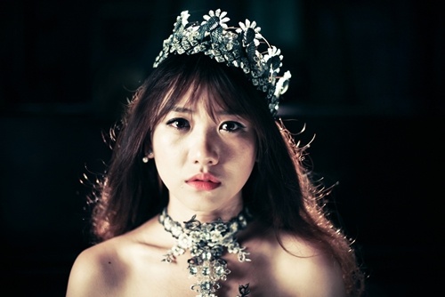 Hot girl Hari Won mat mot thang tap doc loi bai hat hinh anh