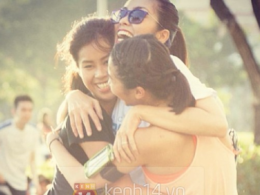 Nhung khoanh khac 'doc' Ha Tang than thiet ben nha chong hinh anh