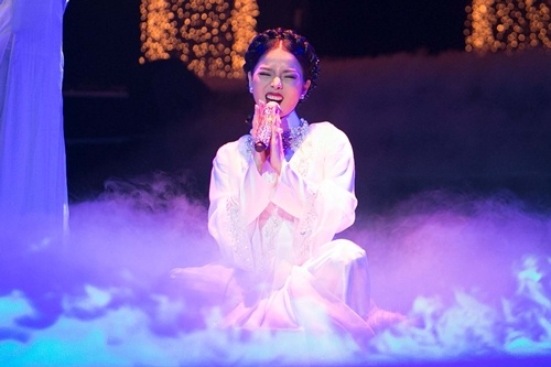 Le Quyen 'len dong' khi lan dau hat a dao hinh anh