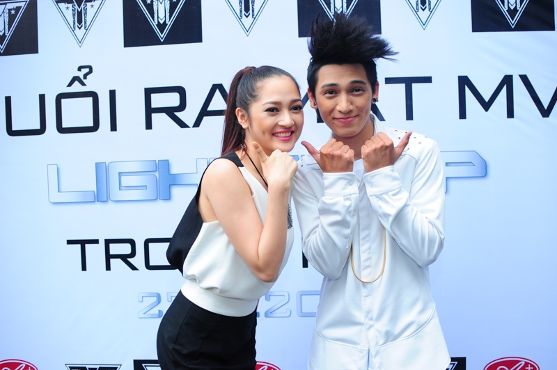 Dan hotboy, hotgirl den chuc mung Tronie hinh anh