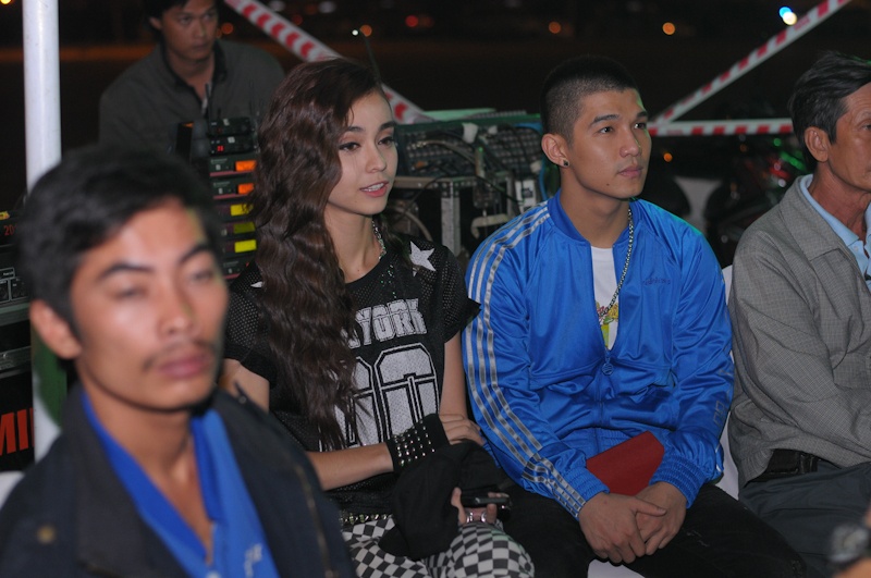 Cuong Seven giu khoang cach voi nguoi yeu tin don MLee hinh anh