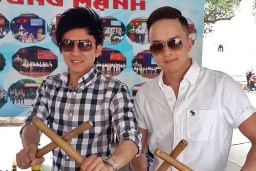 Dan Truong tre trung khi dung canh Cao Thai Son hinh anh