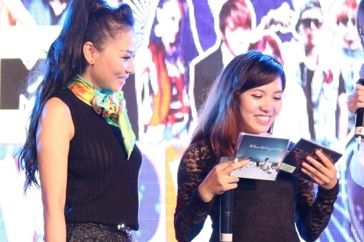 Thu Minh dan fan dung lua doi hinh anh