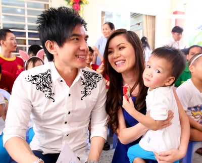 Vo chong Dan Truong rang ro ben em nho hinh anh