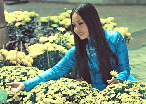 Cam Ly diu dang giua pho hoa hinh anh