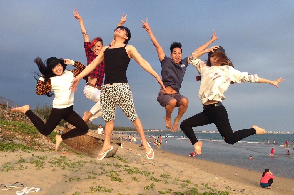 Dan Truong khoe anh di bien dip Tet hinh anh