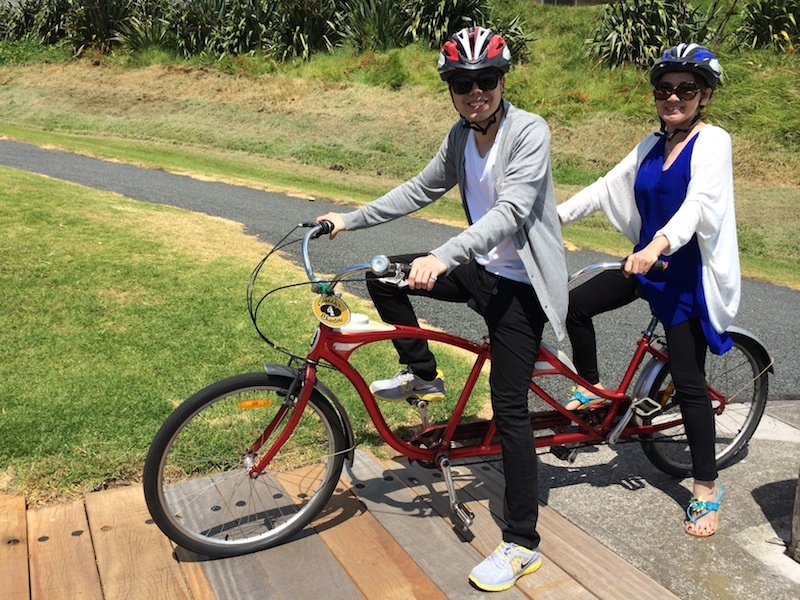 Trinh Thang Binh cung gia dinh di nghi o New Zealand hinh anh