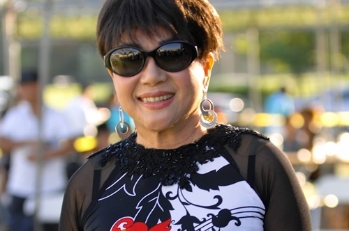 Danh ca Le Thu tai ngo khan gia que nha hinh anh