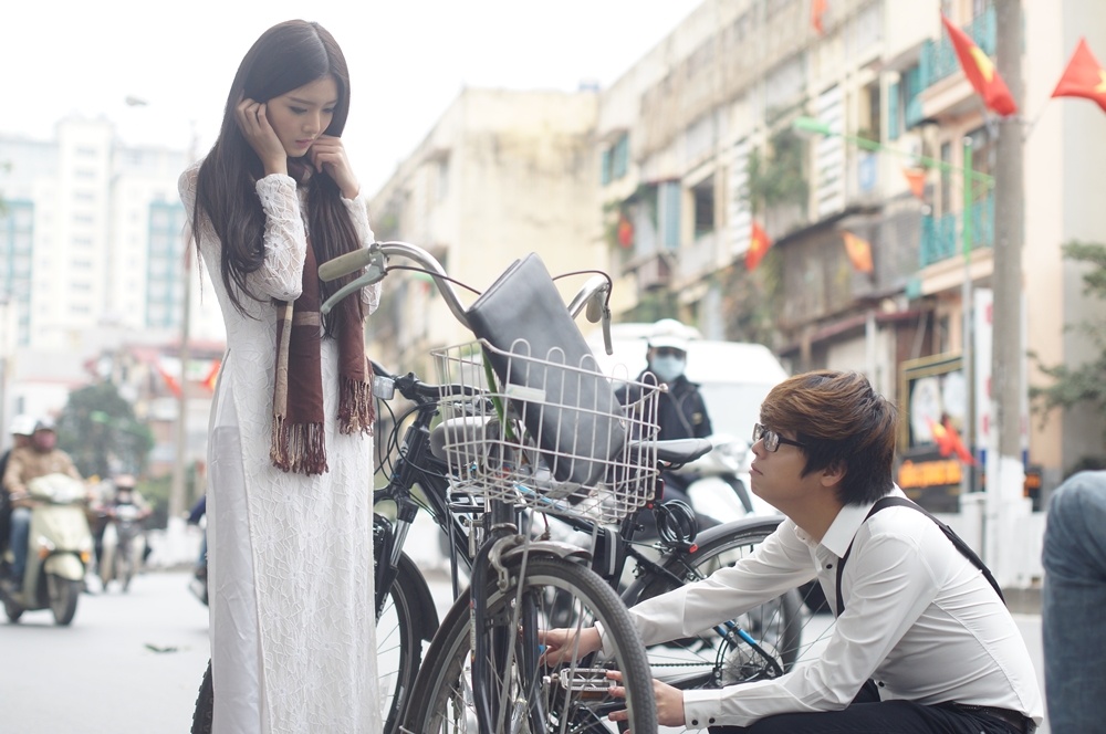 Bui Anh Tuan tai hop voi tinh cu Lily Luta hinh anh