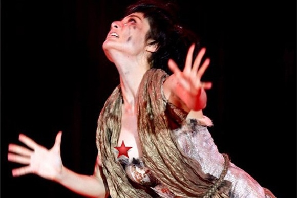 Diem My 9X bi su co nhay cam tren san khau Buoc nhay hoan vu hinh anh