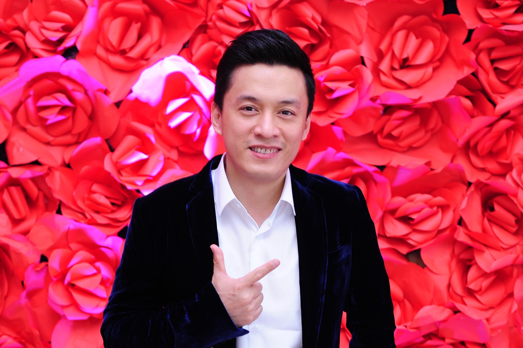 Lam Truong hat ve con trai trong show 'Dau an' hinh anh