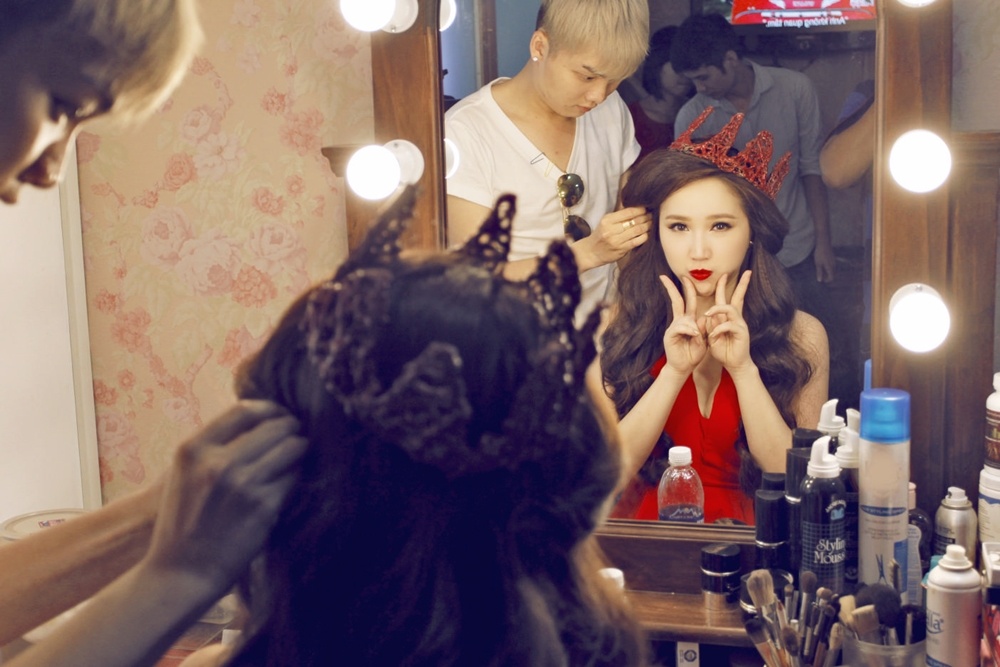 Bao Thy - Cao Thai Son nhi nhanh trong hau truong hinh anh