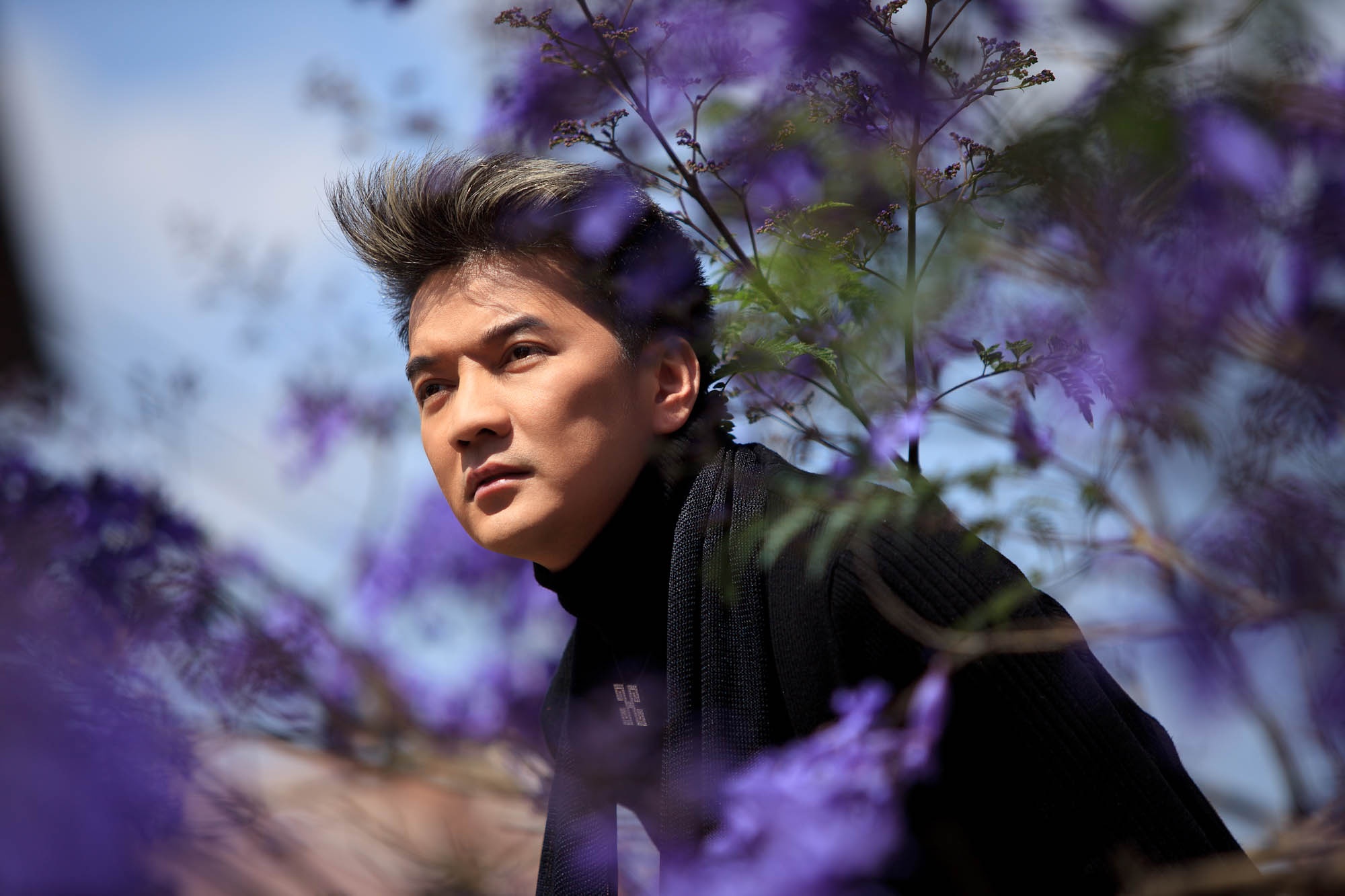 Trong đêm tiệc Dạ tiệc trắng diễn ra cuối năm 2010 tại Hà Nội, Mr. Đàm cũng được ghi nhận kỷ lục là Ca sĩ khỏe nhất Việt Nam khi trong một đêm, anh có thể liền 60 ca khúc không nghỉ ngơi.