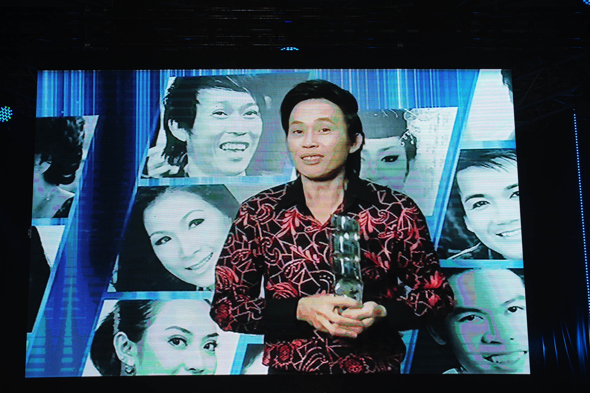 Danh hài Hoài Linh giận giải khi đang tham gia một chuyến lưu diễn hải ngoại.