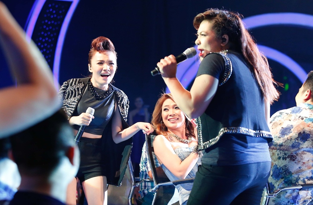 Minh Thuy - Nhat Thuy bung no san khau Idol voi hit My Tam hinh anh