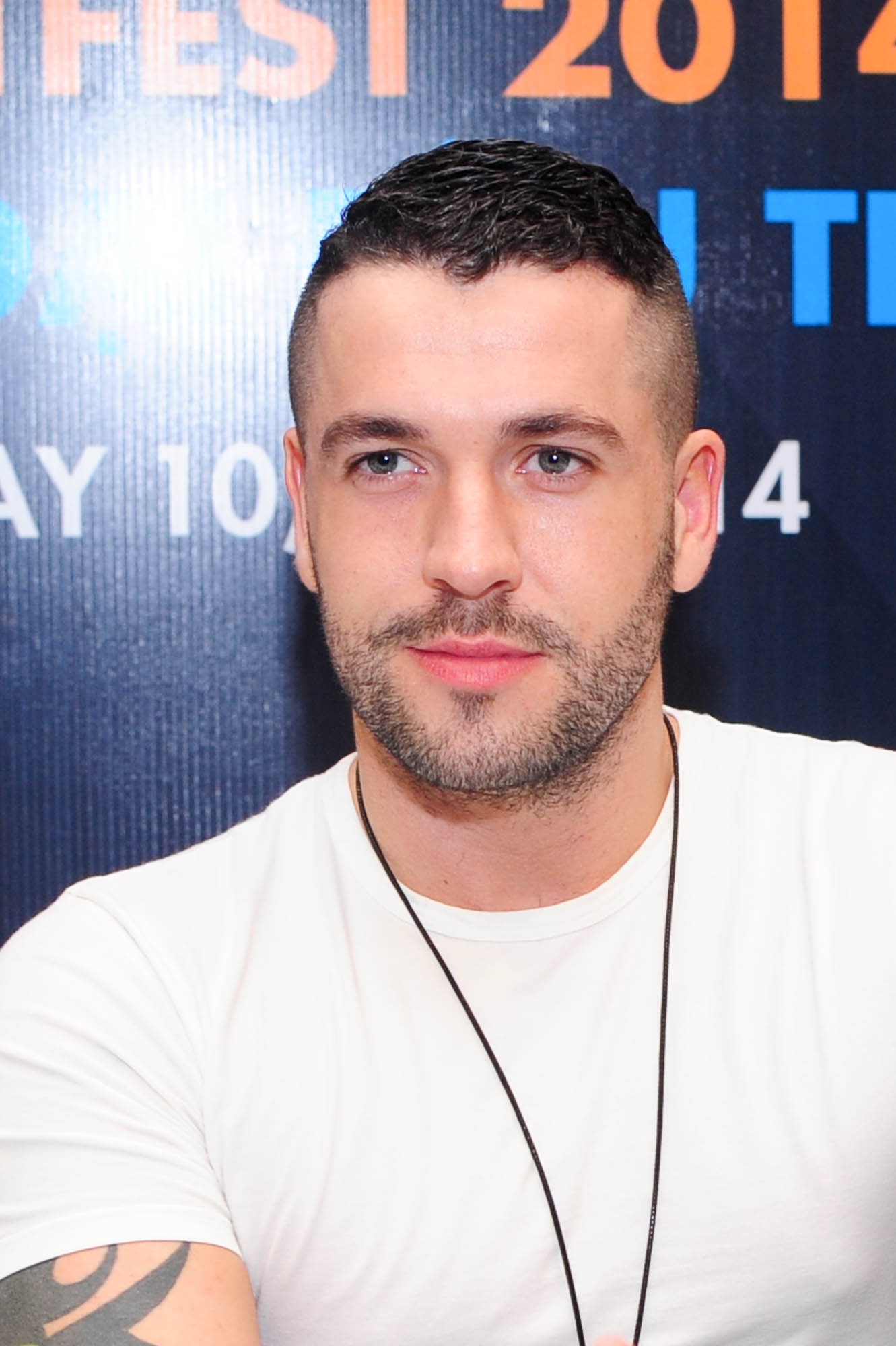 Ngay sau khi đặt chân xuống sân bay Tân Sơn Nhất vào trưa 10/4, buổi chiều cùng ngày quán quân The X-Factor 2005 của Anh Shanye Ward và DJ Scott Kirby đã tham gia buổi họp báo gặp gỡ báo chí. 