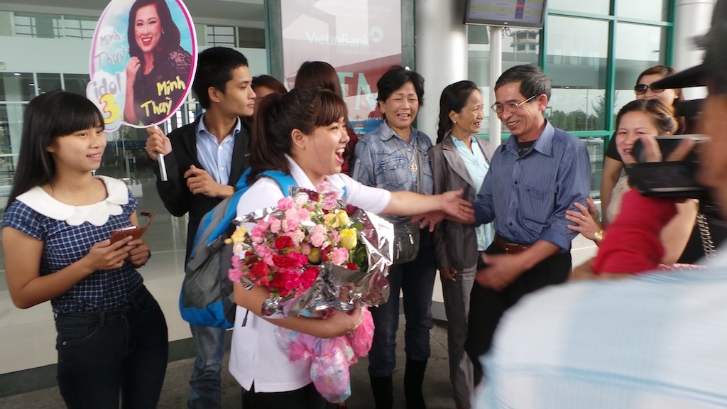 Minh Thuy Idol duoc khan gia que nha to chuc liveshow hinh anh