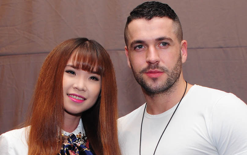 Khoi My phan khich khi chup anh cung Shayne Ward hinh anh