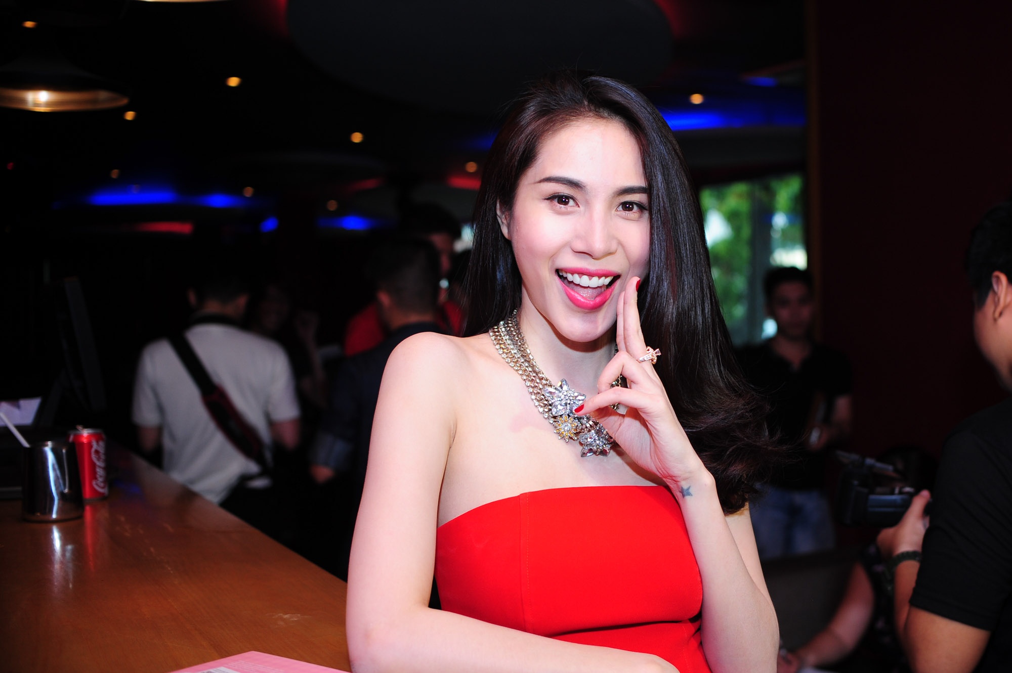 Thuy Tien viet ca khuc tang Cong Vinh hinh anh