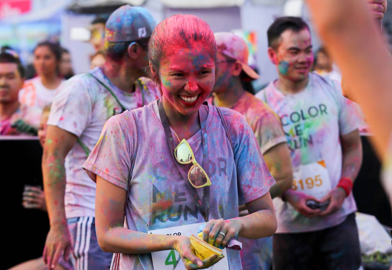 Chiều 19/4, hoạt động thể thao kết hợp biểu diễn âm nhạc Color me run đã diễn ra trong không khí náo nhiệt và sôi động tại khu đô thị Phú Mỹ Hưng, quận 7, TP.HCM. Đây là sự kiện do Phillip Nguyễn - em chồng Tăng Thanh Hà tổ chức. Cả đại gia đình của anh đã đến và cùng nhau tham gia.