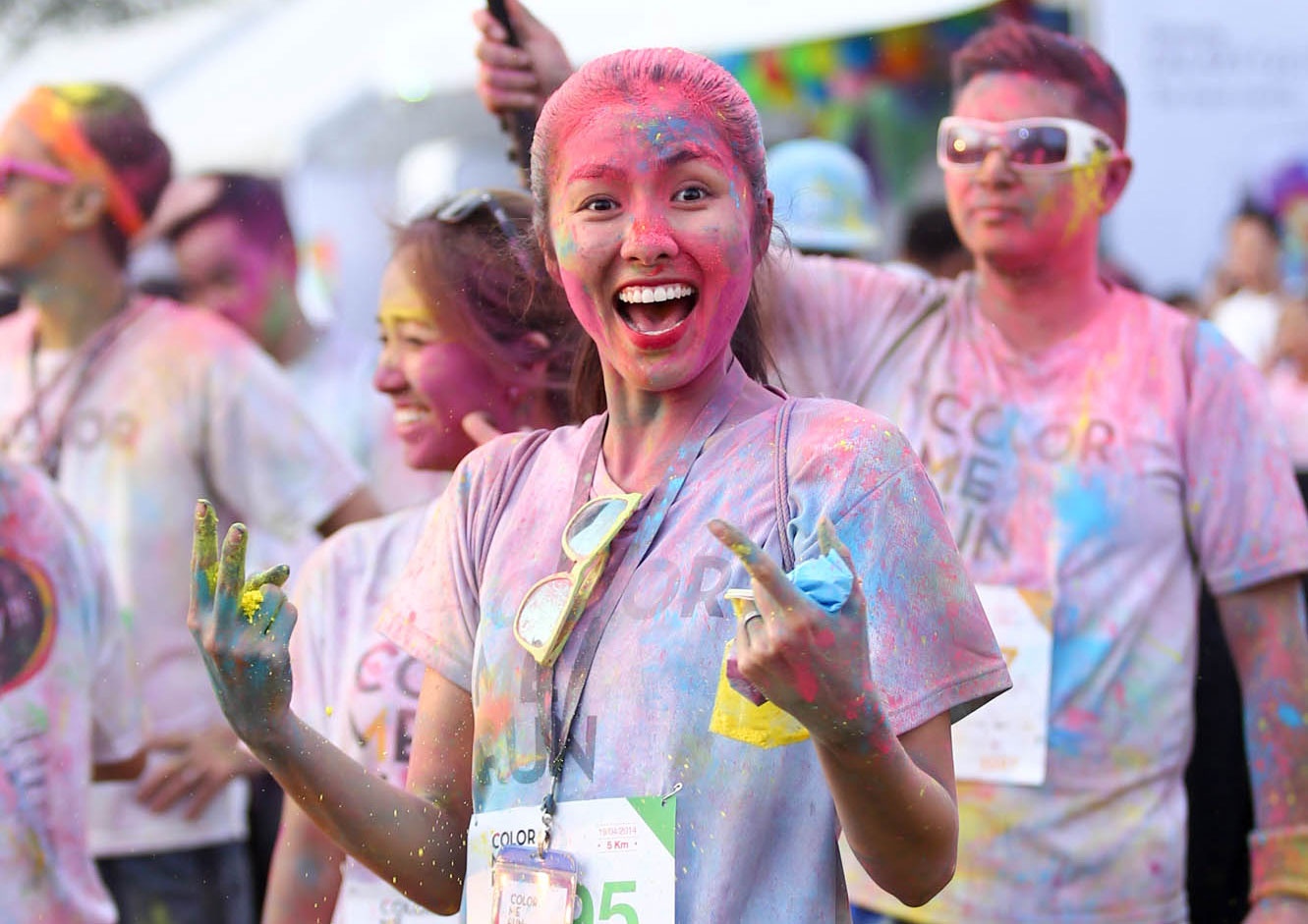 Kiều nữ Hà Tăng không ngần ngại góp mặt trong đường đua sắc màu này.