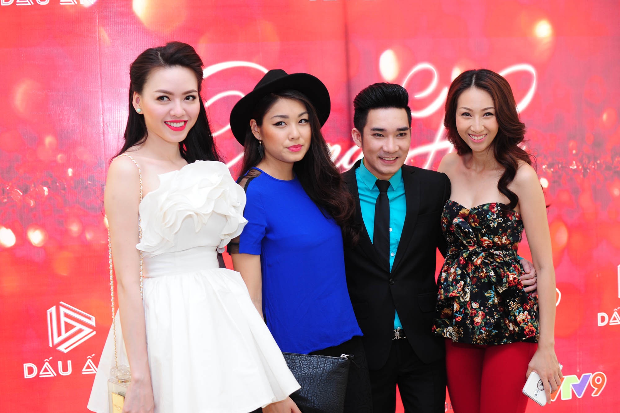 Mac tin don ket hon, Thanh Thao tuoi cuoi chuc mung Quang Ha hinh anh