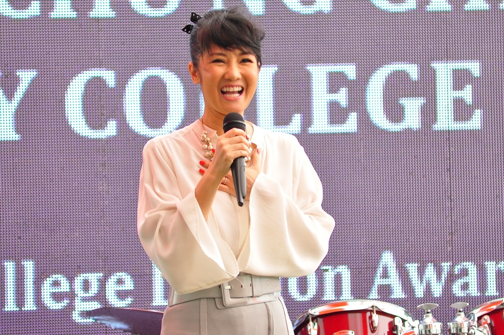 Hong Nhung tre trung, rang ngoi toi chuc mung Thanh Bui hinh anh