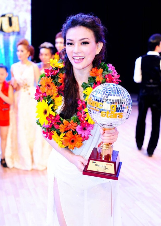 Hình ảnh rạng rỡ của Thu Thủy khi đăng quang tại cuộc thi BNHV.