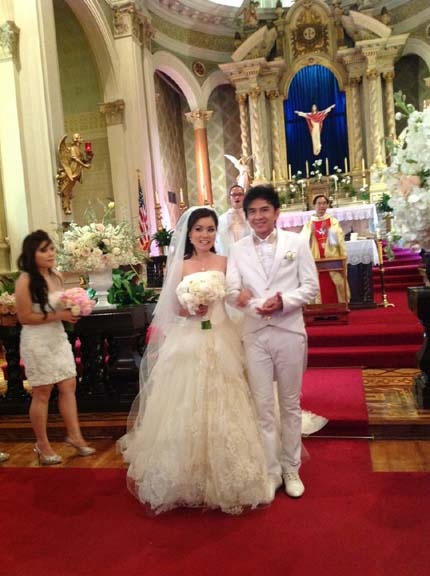 Đám cưới của Đan Trường được tổ chức ở cả Việt Nam và Mỹ.