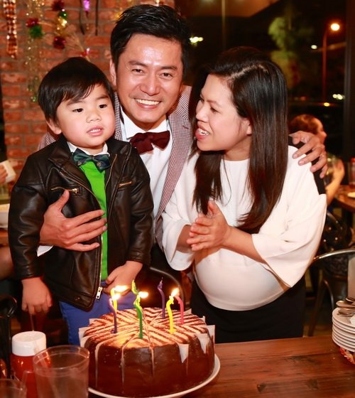 Hiện Trương Minh Cường sống cùng vợ ở Mỹ và có hai con nhỏ.