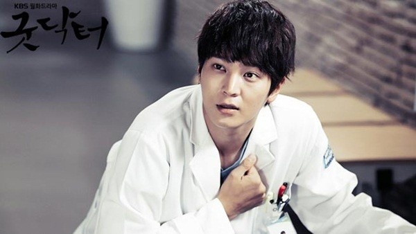 Joo Won vào vai chàng bác sĩ tự kỉ Park Shi On trong Good Doctor.